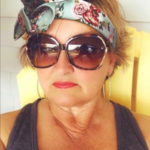 Meet your Posher, Becky